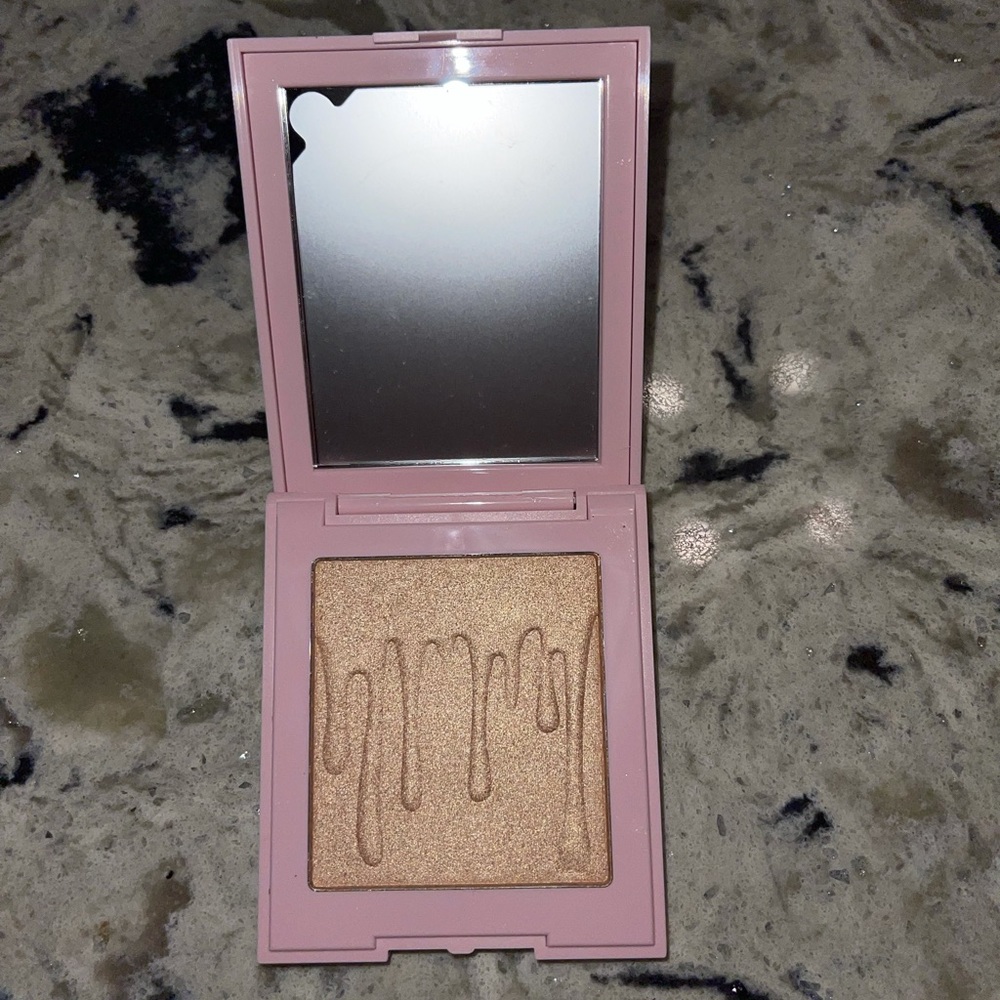 KYLIE COSMETICS SALTED CARAMEL HIGHLIGHTER